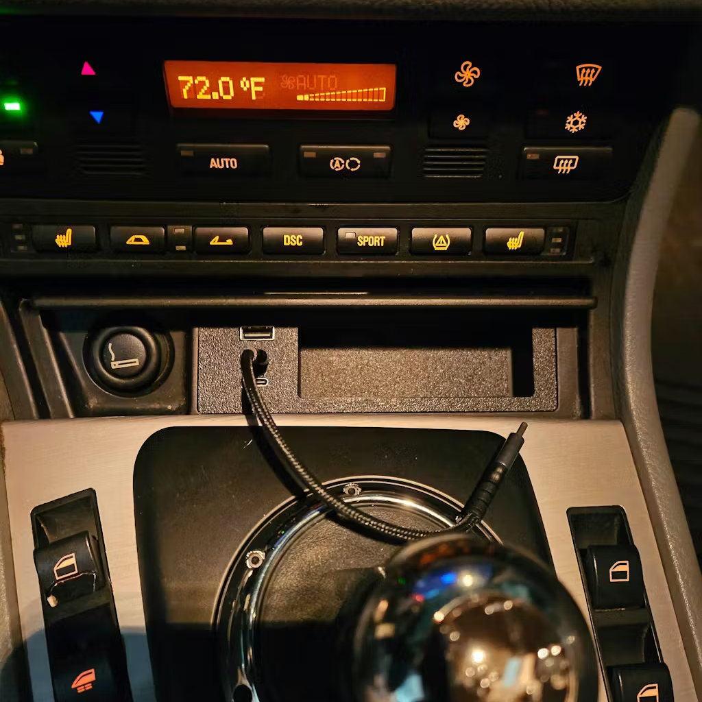 E46 USB Ashtray Voltmeter Module + USB