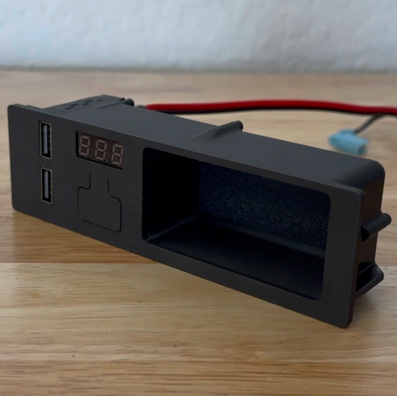 E46 usb c usb a port fast charge voltmeter