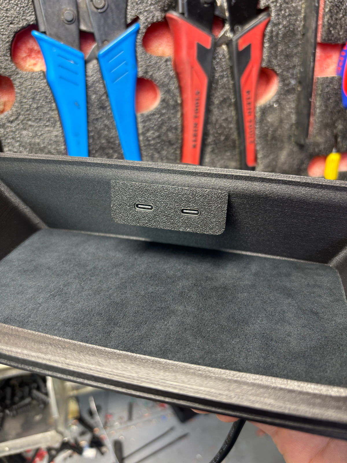 BMW E9X 3 SERIES USB Fast Charge Tray
