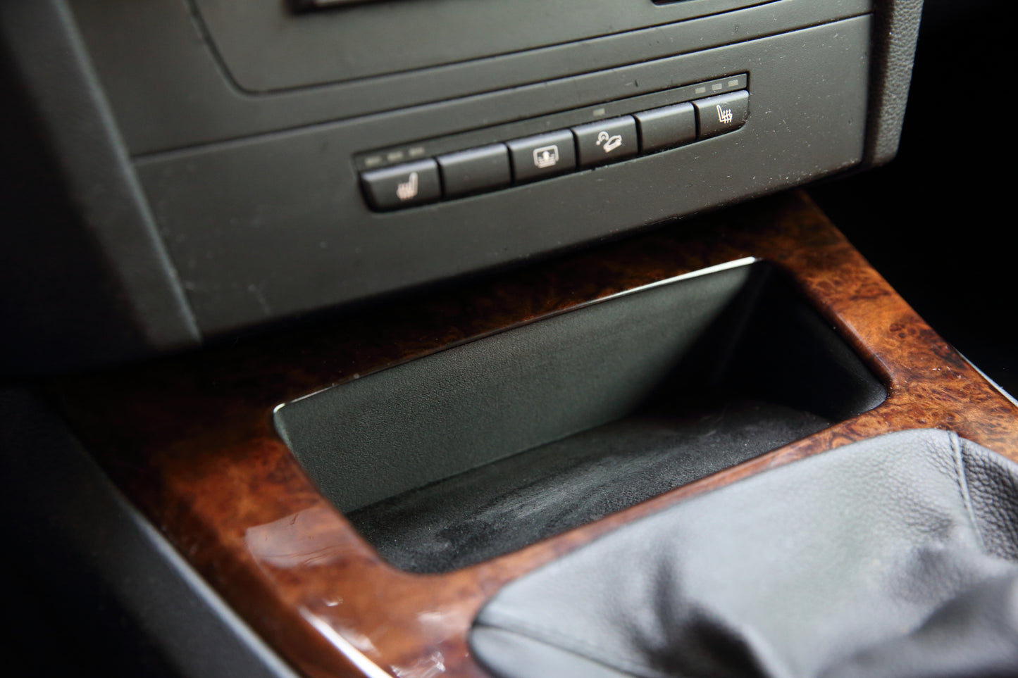 BMW E9X 3 SERIES Wireless Charger — 20W Fast Charge
