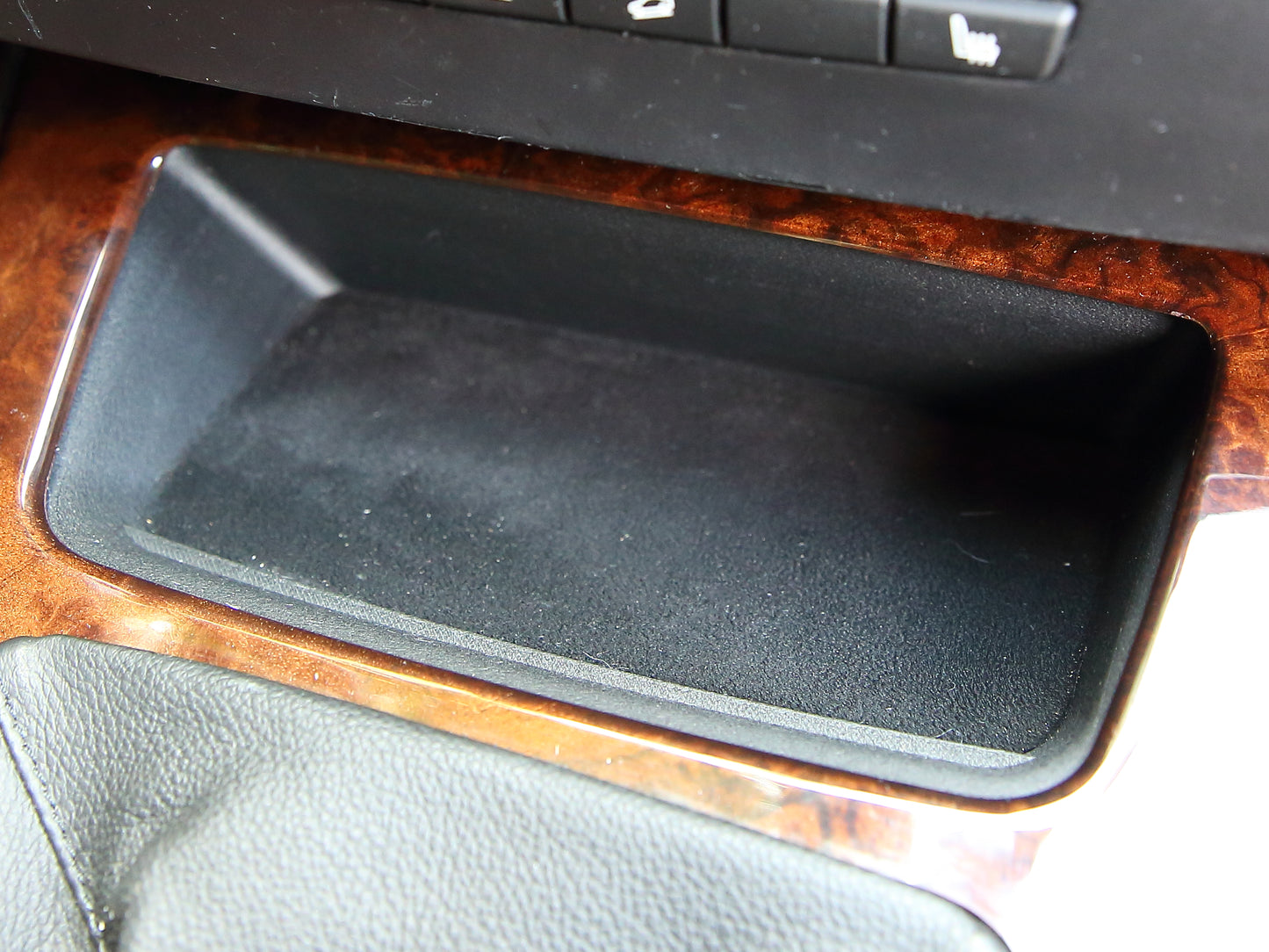 BMW E9X 3 SERIES Wireless Charger — 20W Fast Charge
