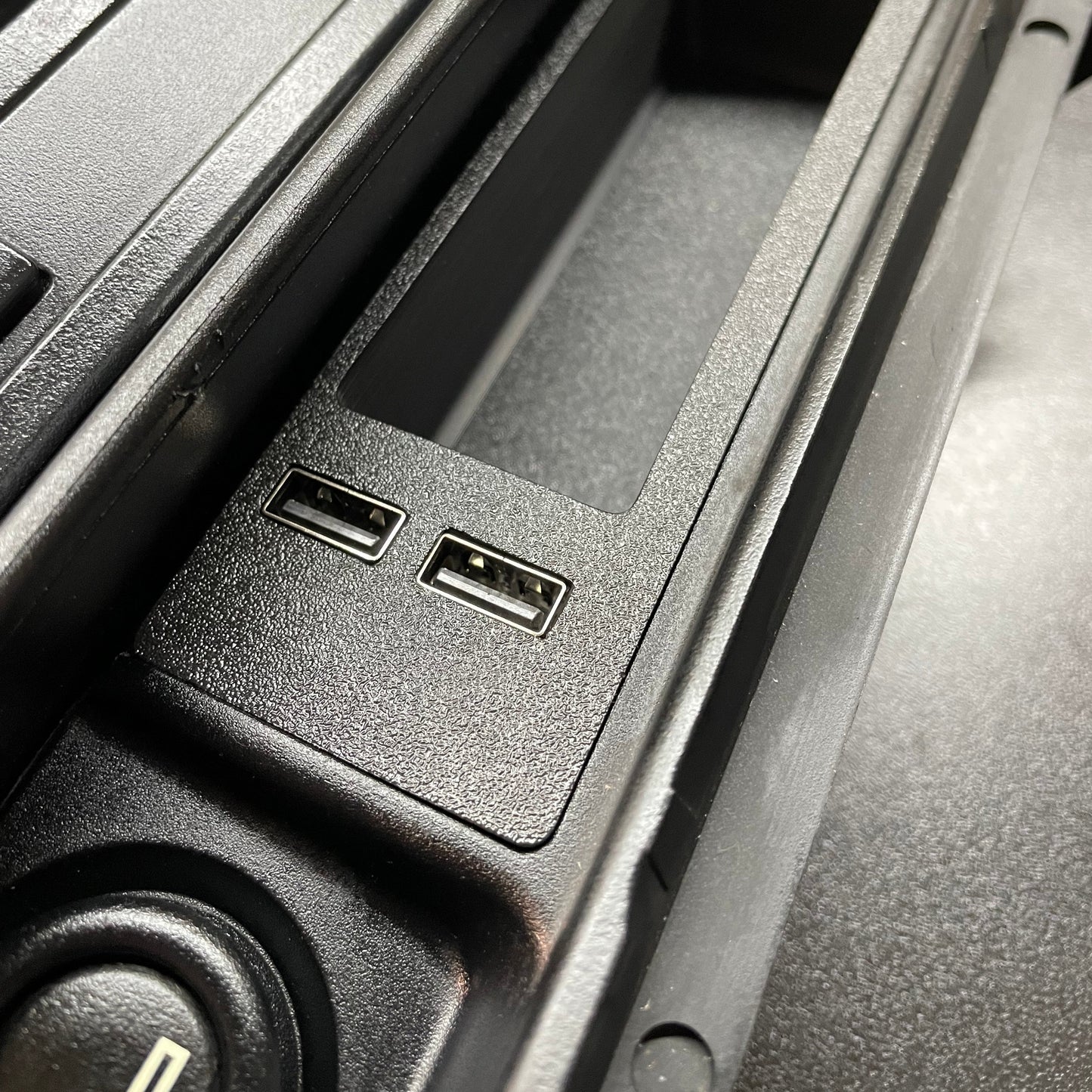 OEM E46 BMW 3 series interior upgrade fast charge USB port