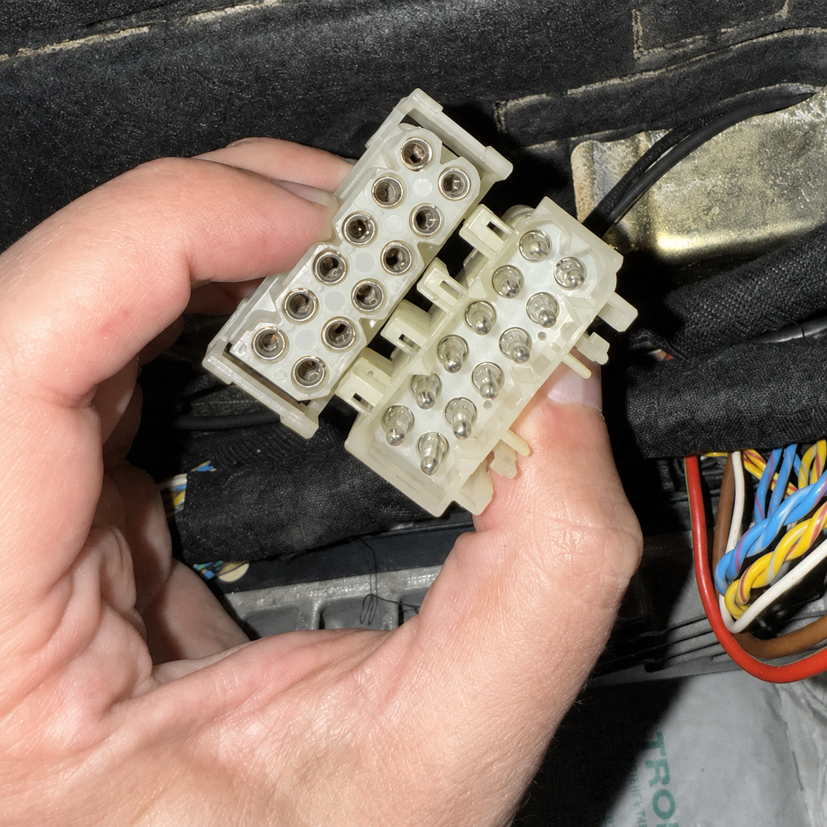 BMW X322 and X400 style connectors compatible with this 2.5 mm pin crimp tool